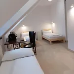 康特拉斯酒店