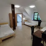 Ξενοδοχείο με διαμερίσματα Kontrast 4*