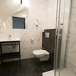 Ξενοδοχείο με διαμερίσματα Kontrast 4*